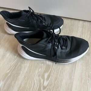 Lululemon women’s Blissfeel running shoes — generation 1